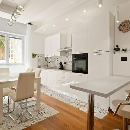 3 Bed Modern Flat - 15 Minutes Walk To Colosseum Ρώμη Εξωτερικό φωτογραφία